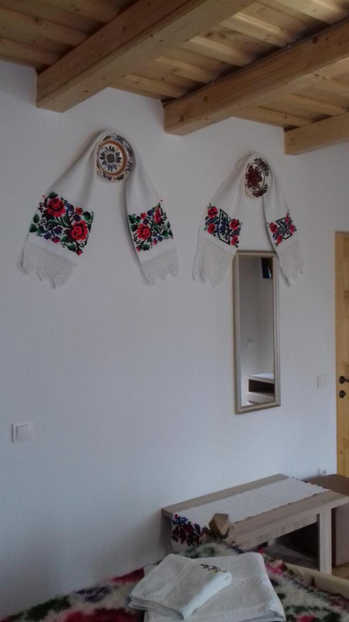 Hotel Sub Creasta Cocosului Breb Zimmer foto